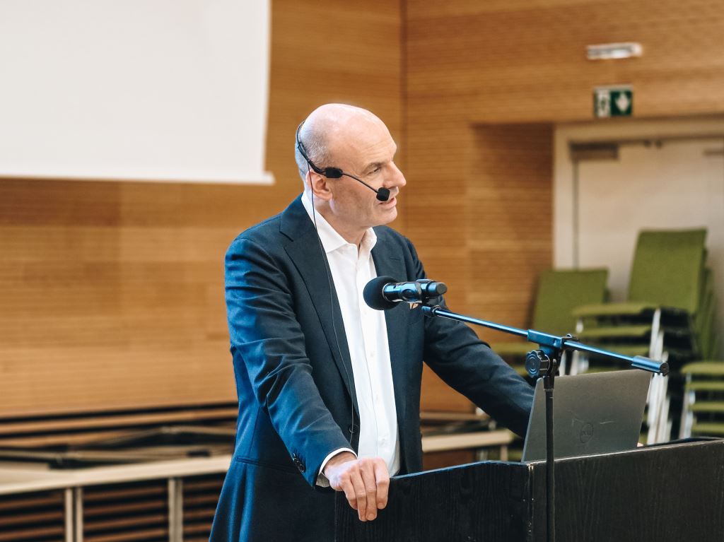 Herr Professor Martens